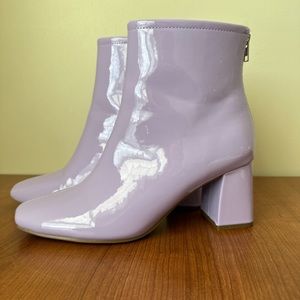 Lavender boots only used once ! This was used as a Halloween costume that’s it!